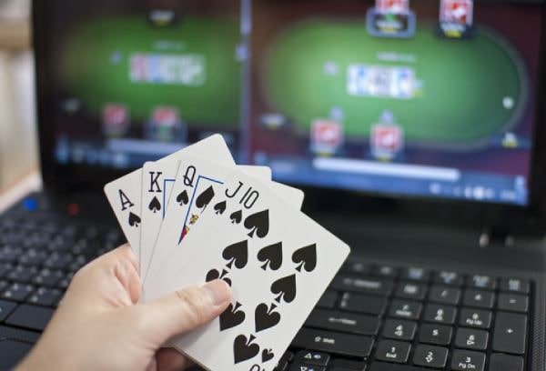 Mobile app screenshot showing live football stream and betting interface